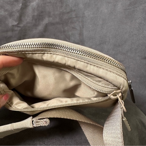 Lululemon Everywhere Belt Bag White Opal Trench Neutral Crossbody Travel O/S - Picture 12 of 16